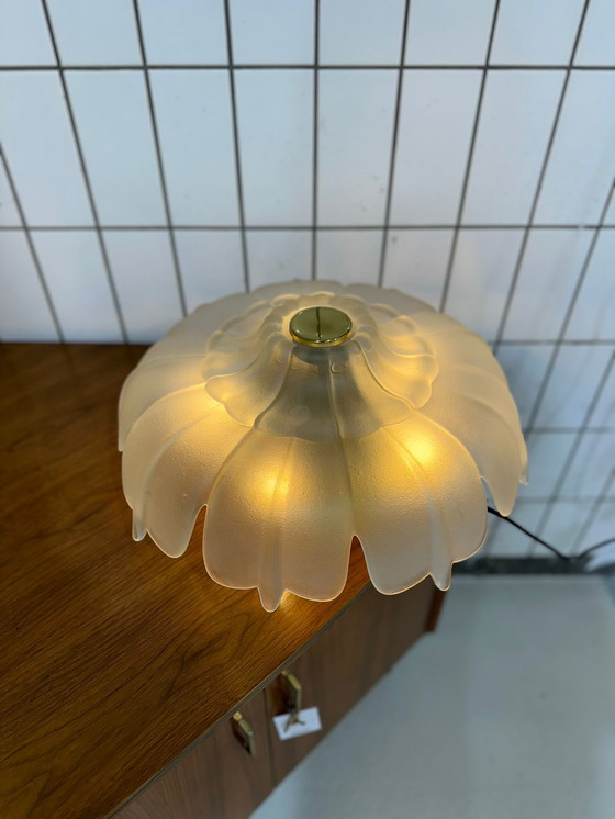 Image 1 of Plafonnier vintage, plafonnier - en forme de fleur, 1970, laiton et verre