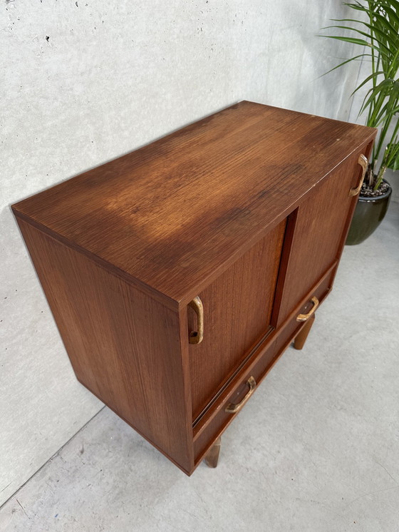 Image 1 of Armoire vintage du milieu du siècle - teck