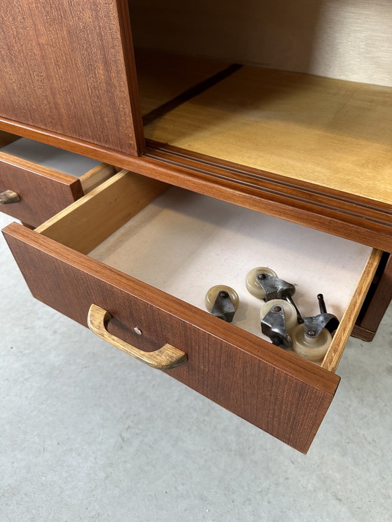 Image 1 of Armoire vintage du milieu du siècle - teck