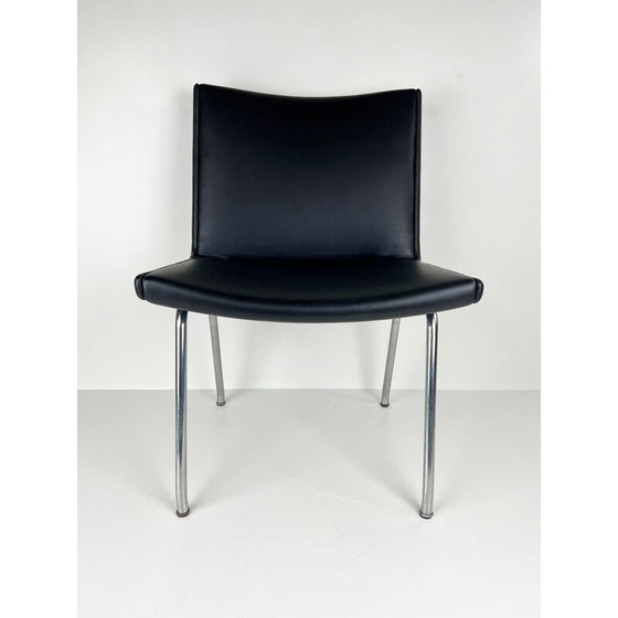 Image 1 of Poltrona da aeroporto AP40 in pelle nera di metà secolo di Hans J. Wegner