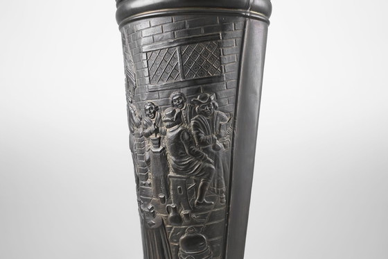 Image 1 of Un antico portaombrelli rustico decorato in rame, Francia 1900