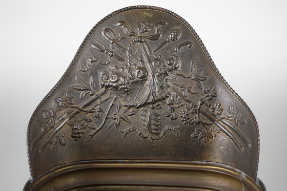 Image 1 of Un antico portaombrelli rustico decorato in rame, Francia 1900