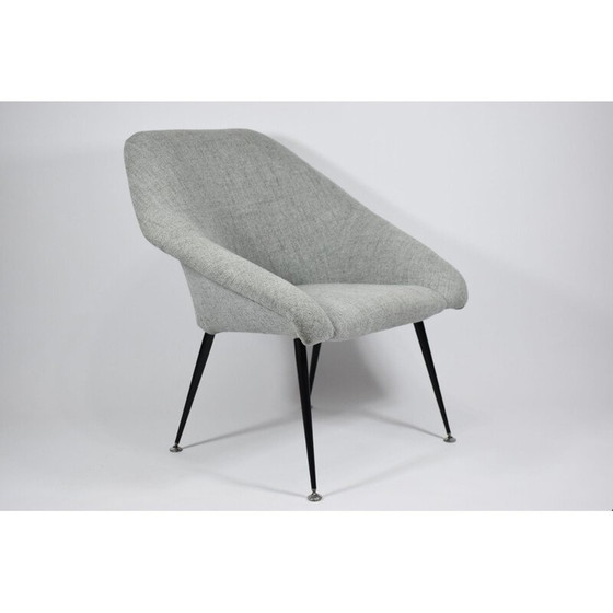 Image 1 of Sillón alemán de concha, patas de acero, color gris.