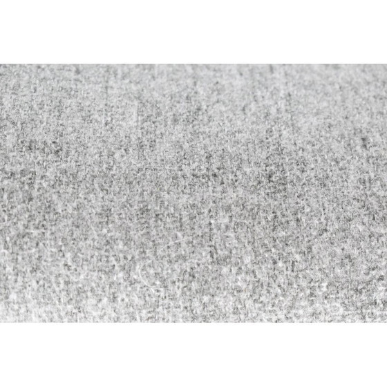 Image 1 of Sillón alemán de concha, patas de acero, color gris.