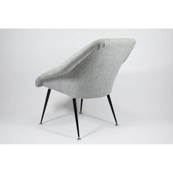 Image 1 of Sillón alemán de concha, patas de acero, color gris.