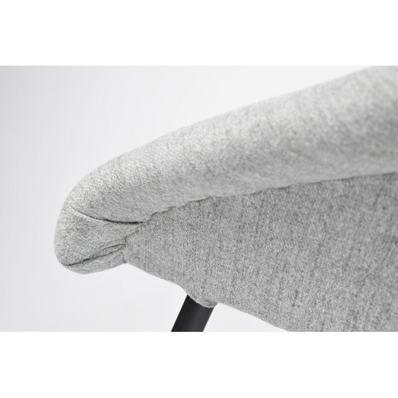 Image 1 of Sillón alemán de concha, patas de acero, color gris.