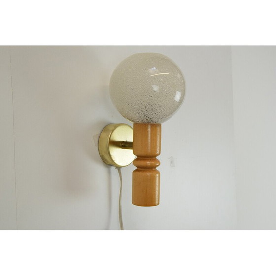 Image 1 of Lampada da parete vintage in plastica, legno e ottone di Pokrok Zilina, Cecoslovacchia, anni '70