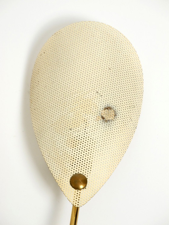 Image 1 of Lampada da parete originale in ottone di metà secolo con paralumi in lamiera forata