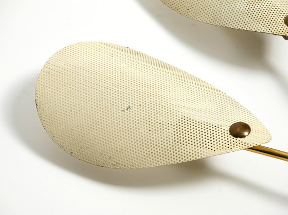 Image 1 of Lampada da parete originale in ottone di metà secolo con paralumi in lamiera forata