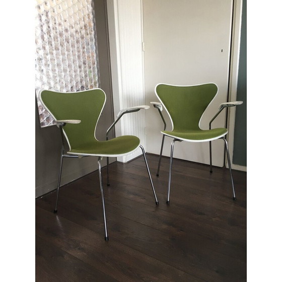 Image 1 of Set of 2 vintage model 3207 chairs for Fritz Hansen in green steel 1980s