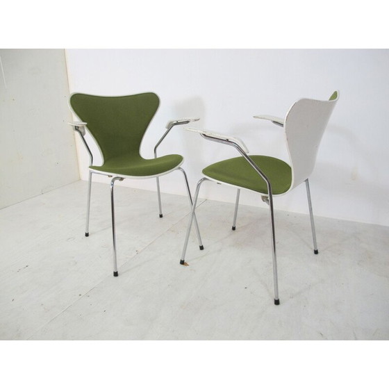 Image 1 of Set of 2 vintage model 3207 chairs for Fritz Hansen in green steel 1980s