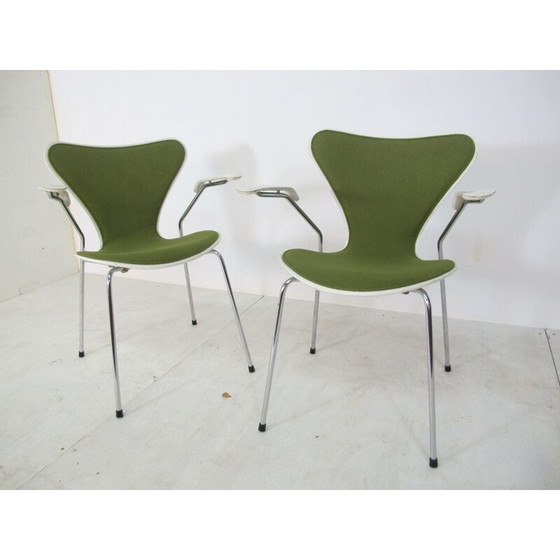 Image 1 of Set of 2 vintage model 3207 chairs for Fritz Hansen in green steel 1980s