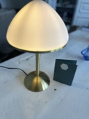 Lámpara de mesa pequeña
