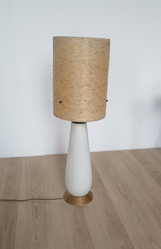 Image 1 of Lampadaire vintage avec base en verre opale