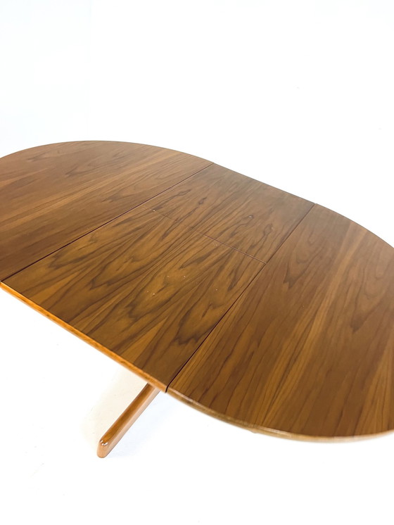 Image 1 of Extendable Dining Table, Casala