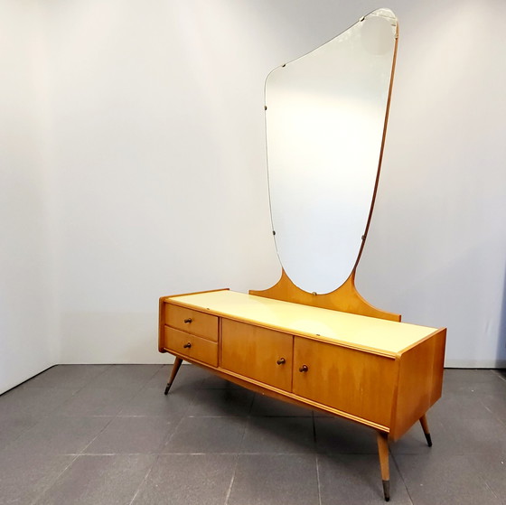 Image 1 of Dressing table