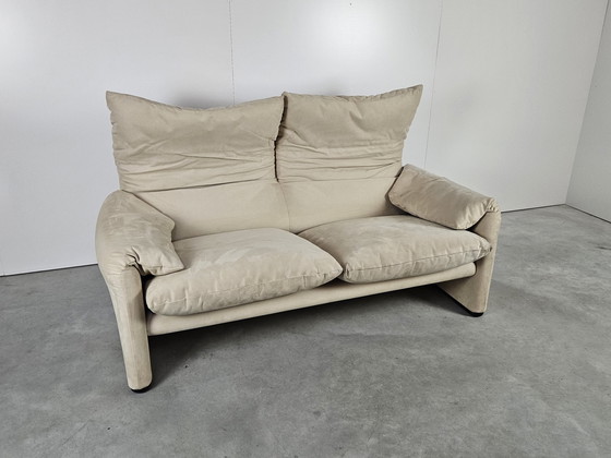 Image 1 of Divano Cassina 2 posti, pelle Alcantara crema