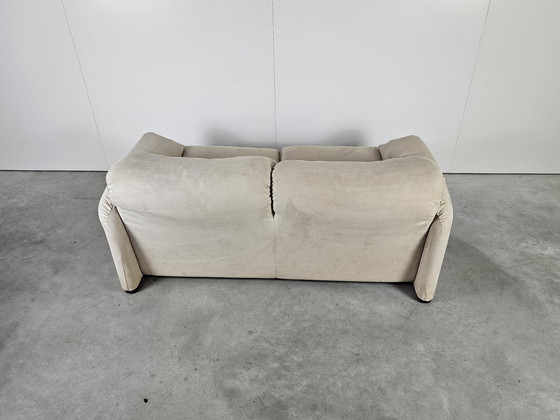 Image 1 of Divano Cassina 2 posti, pelle Alcantara crema