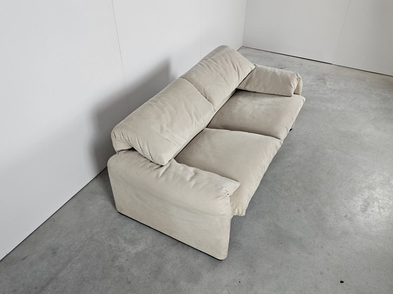 Image 1 of Divano Cassina 2 posti, pelle Alcantara crema