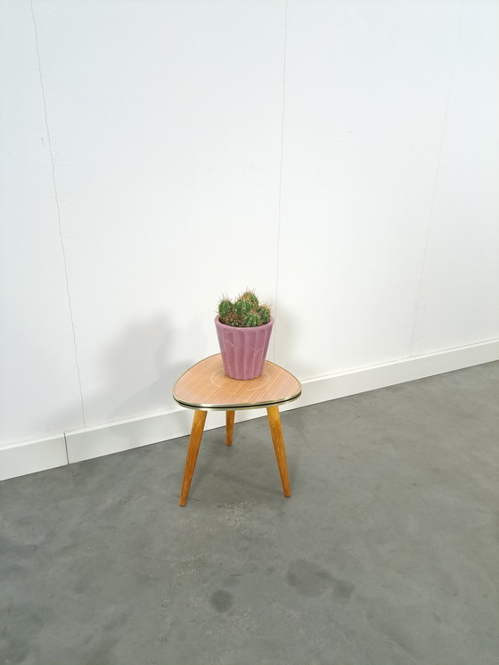 Image 1 of Mesa auxiliar con tablero de fórmica imitación madera y patas de madera N.º 13 Mesa para plantas