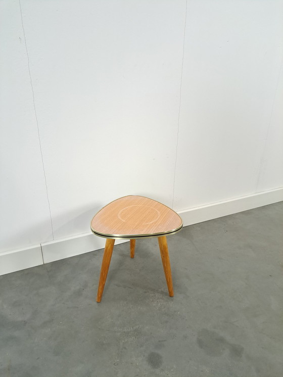 Image 1 of Mesa auxiliar con tablero de fórmica imitación madera y patas de madera N.º 13 Mesa para plantas