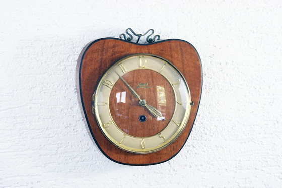 Image 1 of Clock Apple guarantor