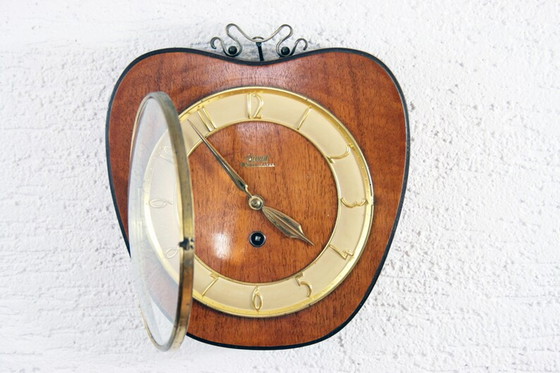 Image 1 of Clock Apple guarantor