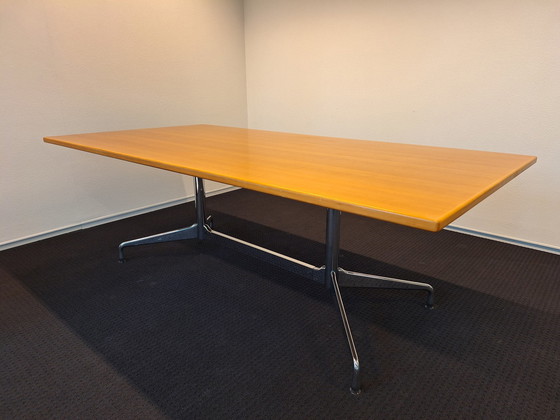 Image 1 of Vitra Eames Segmented table