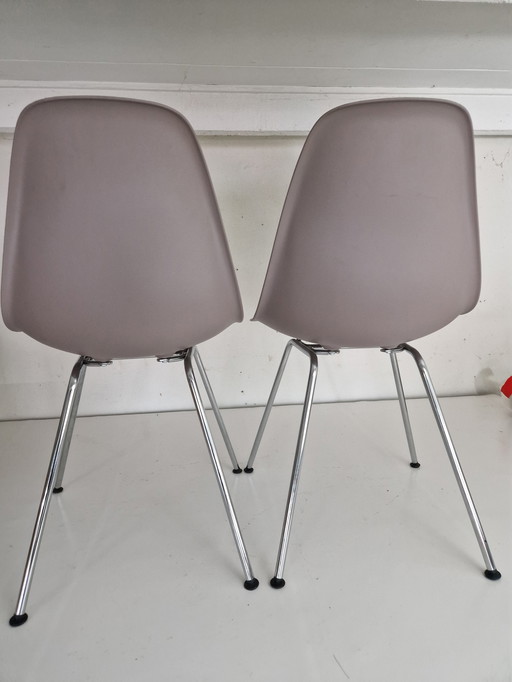 2x Vitra DSX plastic side chair