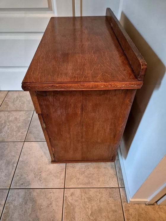 Image 1 of Pequeño gabinete antiguo con vidriera