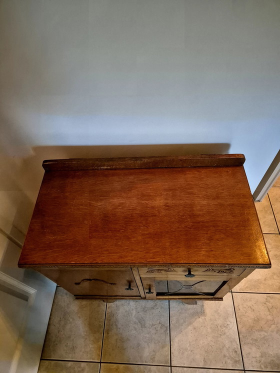 Image 1 of Pequeño gabinete antiguo con vidriera