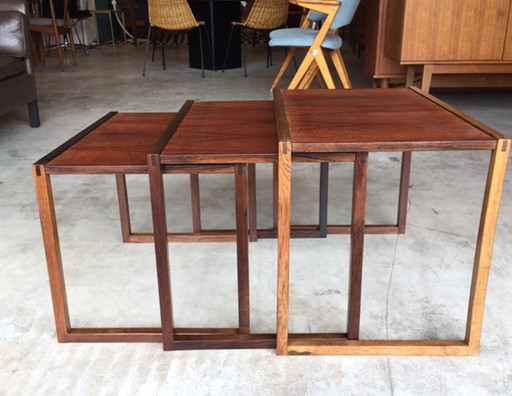 minimalistic Nesting tables