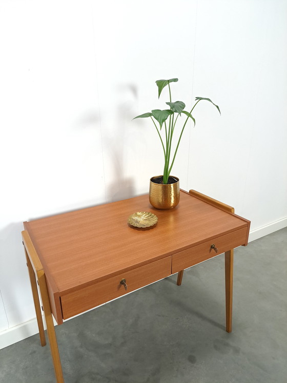 Image 1 of Formica desk with drawers