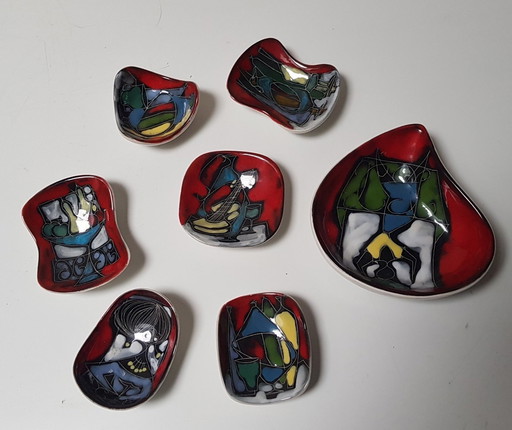 7X Serving Bowls And Wall Plates, 1950S