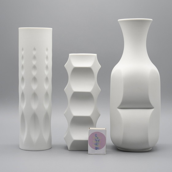 Image 1 of HUTSCHENREUTHER Vase ARCHAIS en porcelaine biscuit TRIO Heinrich FUCHS Op Art Retro