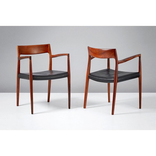 Set of 2 vintage model 57 chairs for Moller in black leather and rosewood
