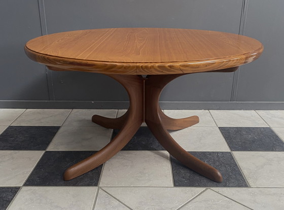 Image 1 of Table basse ronde en bois 1960