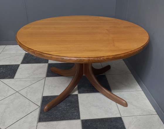 Image 1 of Table basse ronde en bois 1960