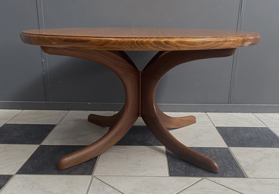 Image 1 of Table basse ronde en bois 1960