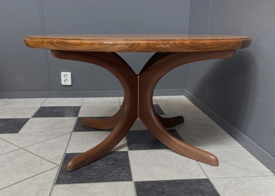 Image 1 of Table basse ronde en bois 1960