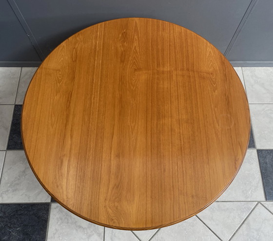 Image 1 of Table basse ronde en bois 1960