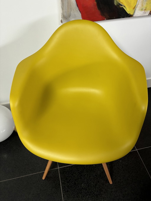 Vitra Daw Chair