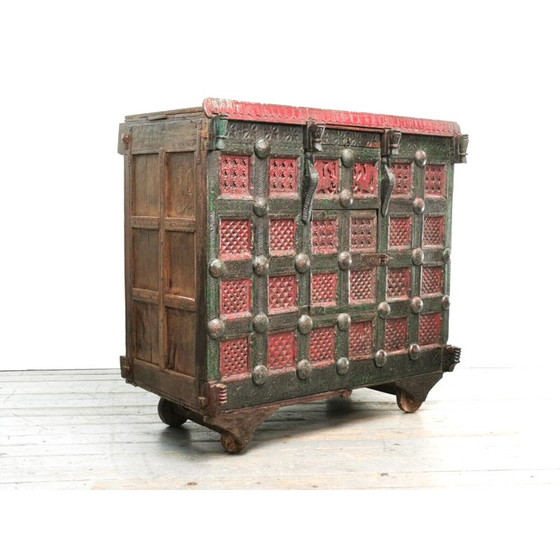 Image 1 of Baule della dote Damchiya in legno intagliato e decorato, stile asiatico d'epoca