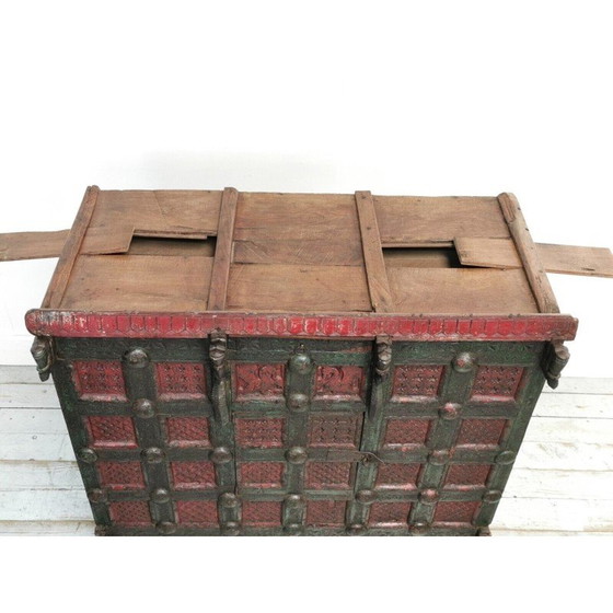 Image 1 of Baule della dote Damchiya in legno intagliato e decorato, stile asiatico d'epoca