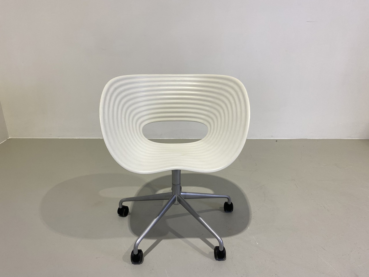 椅子 Tom Vac Vitra Chair Tom-Vac Chairs by Ron Arad for Vitra — KIOSK