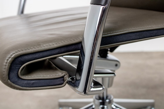 Image 1 of Ahrend 350 office chair gray leather