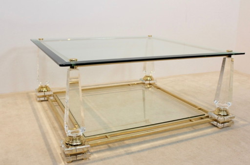 Table basse obélisque en lucite, laiton et verre