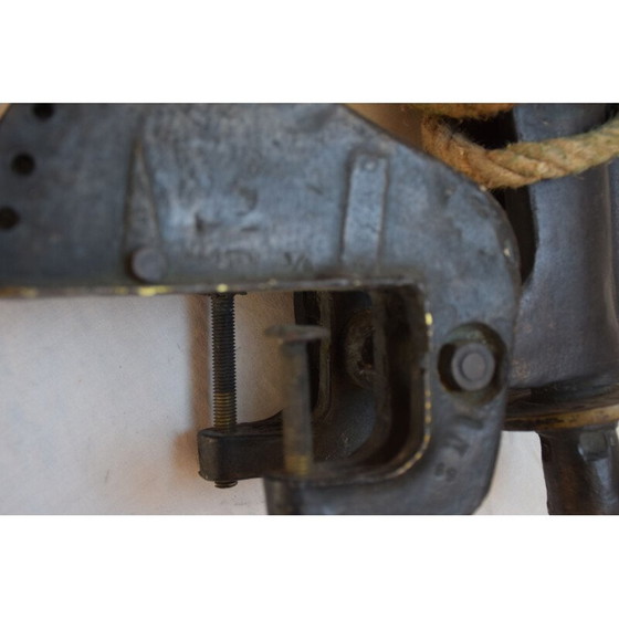 Image 1 of Eje de motor antiguo y cuerda de Peter Klasen