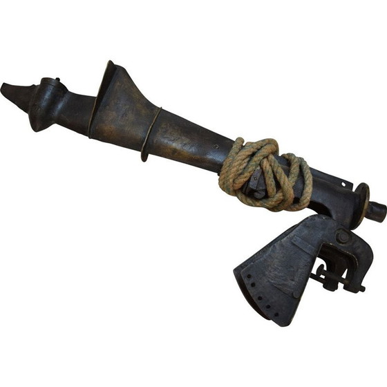 Image 1 of Eje de motor antiguo y cuerda de Peter Klasen