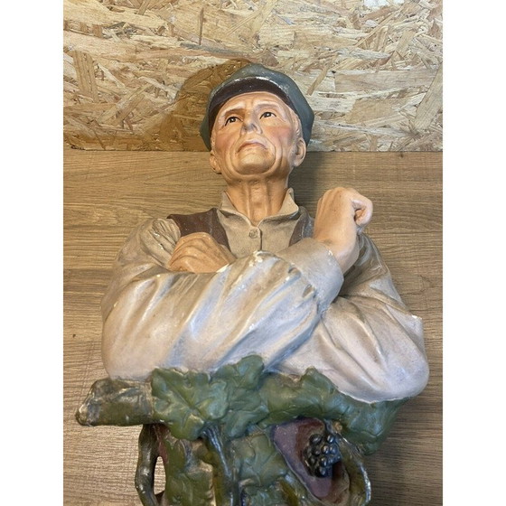 Image 1 of Busto maschile d'epoca in policromia raffigurante un viticoltore